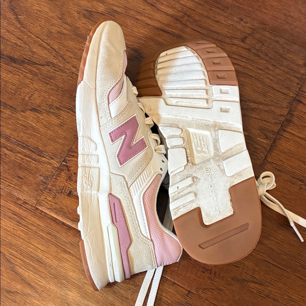 New Balance 997H Pink and Cream Women's Sneakers - Picture 8 of 11